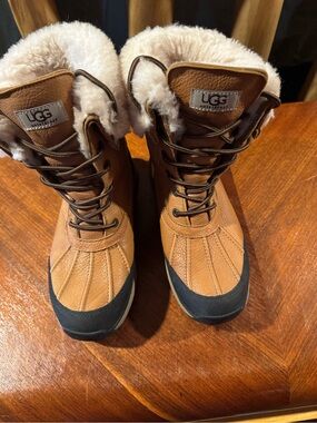 UGG Women's Brown Shearling-Lined Lace-Up Winter Boots